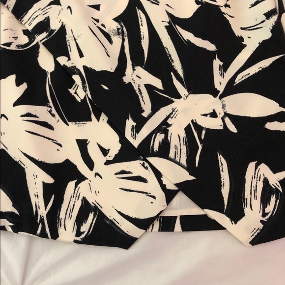 Banana Republic Black and white skirt - Picture 2 of 5